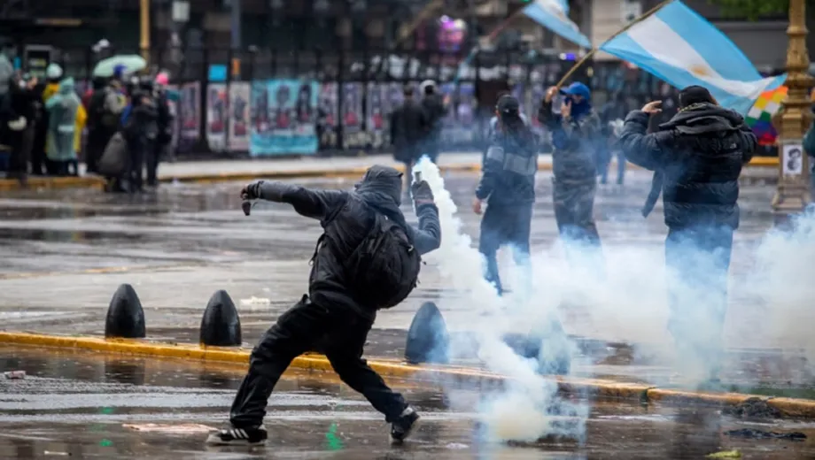 Marcha universitaria: el Gobierno denunciará a los manifestantes detenidos en el Congreso