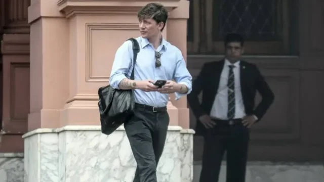 «Operación Iguazú»: la participación de Santiago Caputo en la salida de Flávio Bolsonaro por Argentina a Estados Unidos