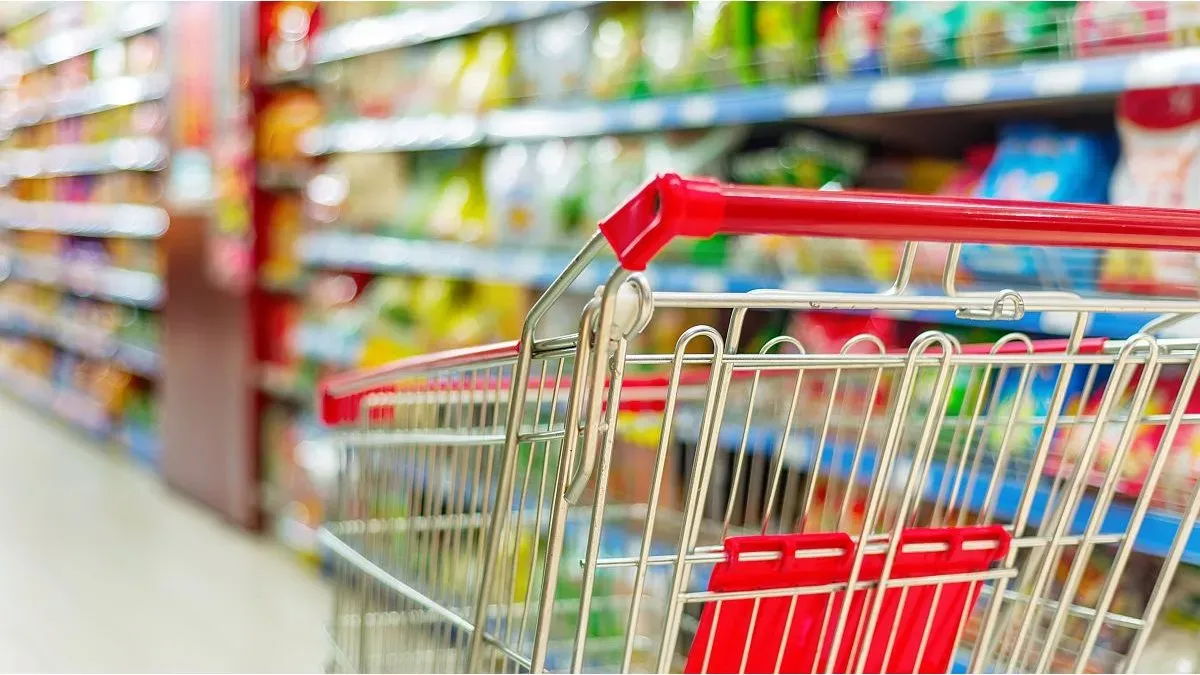 Las ventas en supermercados cayeron por tercer mes consecutivo en agosto