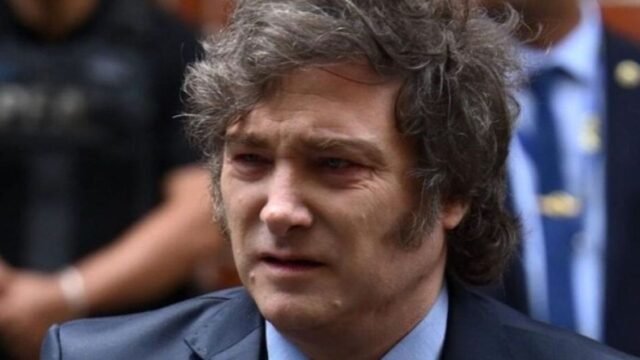 Javier Milei regresó de España en su cumpleaños y se le juntaron la interna libertaria y el cruce con la Iglesia