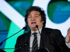 Javier Milei sigue desde Olivos la elección de Brasil y espera con cautela los resultados