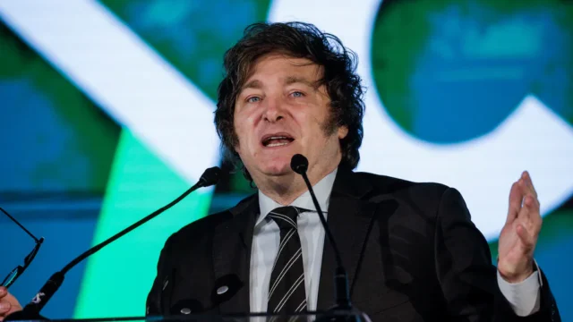 Javier Milei sigue desde Olivos la elección de Brasil y espera con cautela los resultados