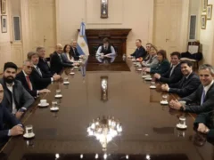 Javier Milei reunirá a su Gabinete tras el triunfo de Lula en Brasil para analizar el nuevo escenario regional