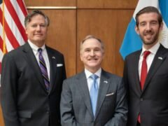 Pablo Quirno está reunido con Christopher Landau y Juan Pablo Segura, funcionarios de Donald Trump