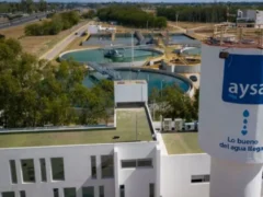 Antes de firmar la privatización, AySA busca aplicar cambios en las tarifas: cómo será el nuevo esquema y a quiénes puede afectar
