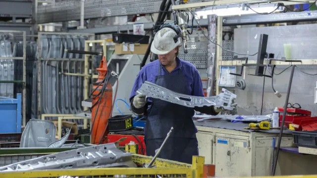La industria no repunta: cayó en septiembre y acumula nueve meses en baja