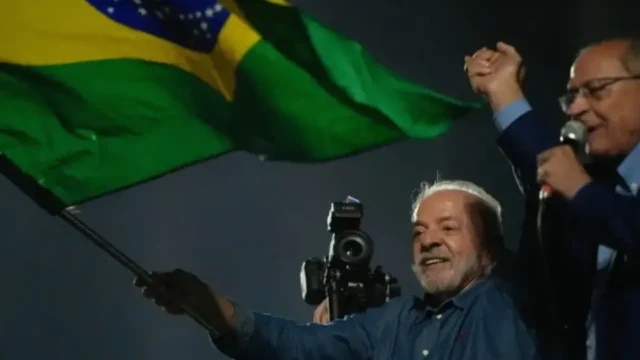 Las mensajes en el arco político y de famosos por la victoria de Lula en Brasil: Cristina Kirchner, Axel Kicillof, Sergio Massa y más