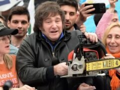 Milei se aferra al control de la inflación pero a la gente le preocupan sus ingresos