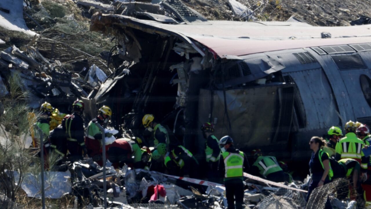 Trágico choque de trenes en España: el Gobierno investiga si había pasajeros argentinos en las formaciones accidentadas