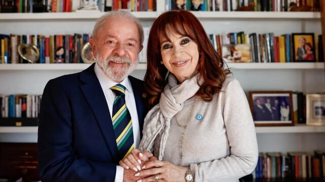 Cristina Kirchner saludó a Lula, comparó su triunfo con el 17 de octubre, y el kirchnerismo salió a celebrar