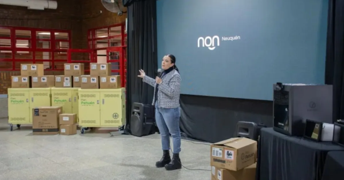 Más de 3.600 nuevos dispositivos tecnológicos para escuelas de Neuquén: dónde se entregaron