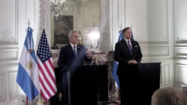Malvinas: el enviado de Trump expresó preocupación por los «intereses» de EE.UU. en la ley de Soberanía