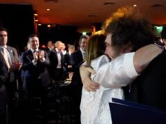 Patricia Bullrich se mostró abrazada a Javier Milei: «Noche de ideas y de libertad»