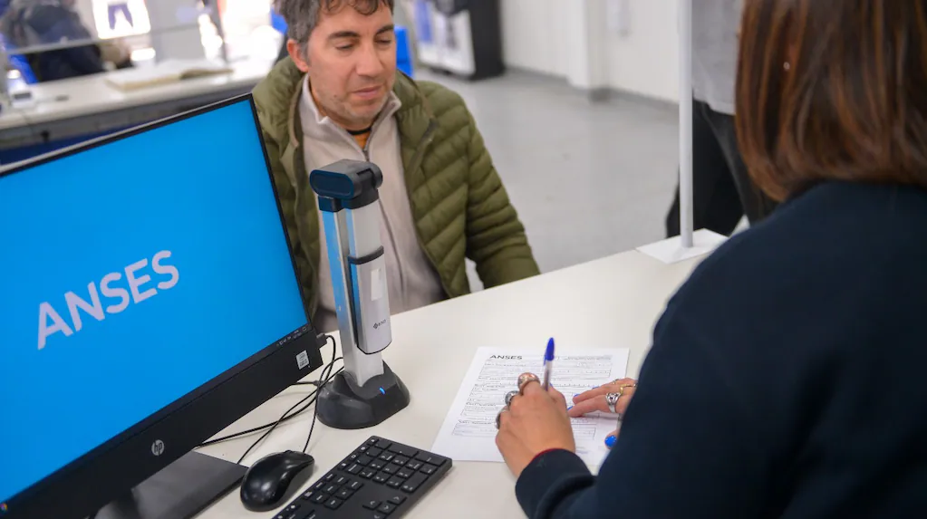 Feriados por la visita del papa León XIV: cómo queda el calendario de pagos de ANSES en noviembre