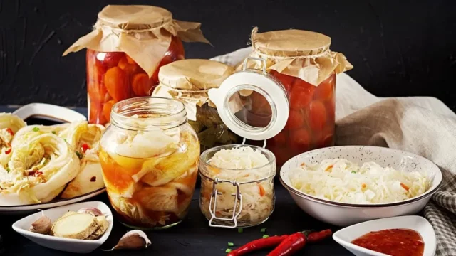 5 alimentos con probióticos naturales para estabilizar la microbiota intestinal