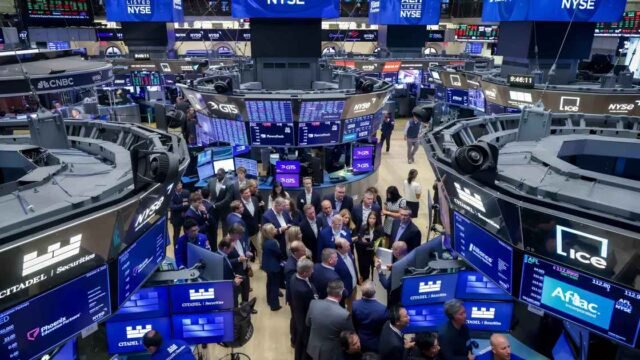 Bolsonaro y Bessent le dieron oxígeno a los activos argentinos: el riesgo país perforó los 600 puntos este lunes