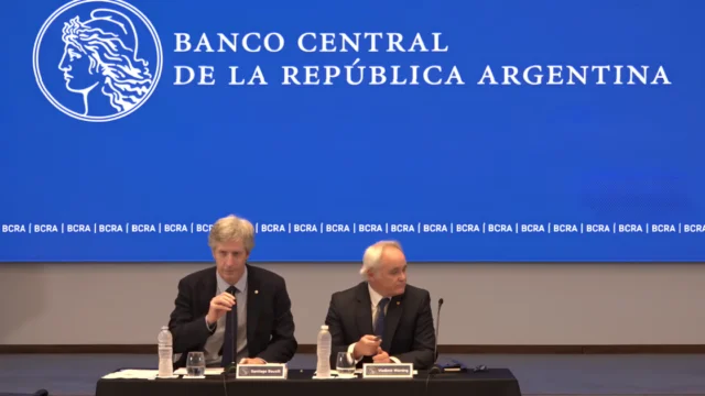 El BCRA admitió caída en la actividad y posible repunte de la inflación: el rol clave de los swap con China y EE.UU. para 2027
