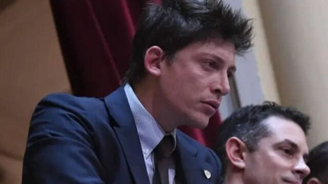 Santiago Caputo aseguró que la mayoría de los gobernadores respalda el proyecto de Ley Malvinas