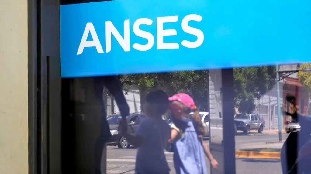 SUAF de ANSES con aumento: las nuevas escalas y topes para cobrar las asignaciones familiares desde noviembre de 2026
