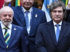 El Gobierno teme una nueva crisis diplomática con Brasil por la fuga de Flávio Bolsonaro a través de la Argentina