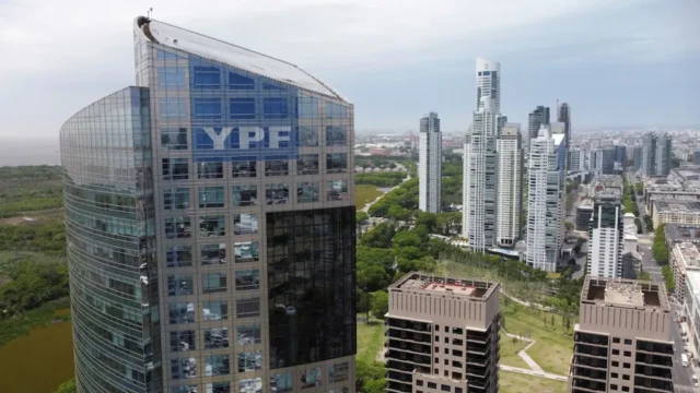 YPF presentará cinco proyectos al RIGI y prevé inversiones por US.000 millones en Vaca Muerta